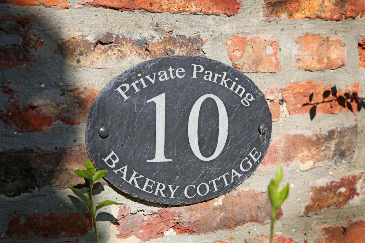 Thirsk Stays - Bakery Cottage Екстериор снимка
